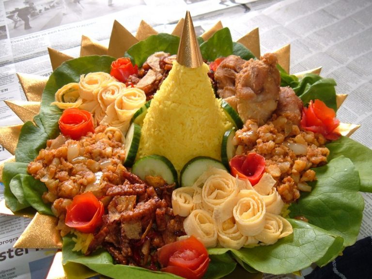 Cara Membuat Nasi Tumpeng Lengkap Untuk Acara Istimewa Cara Membuat Nasi Tumpeng Lengkap Untuk Acara Istimewa